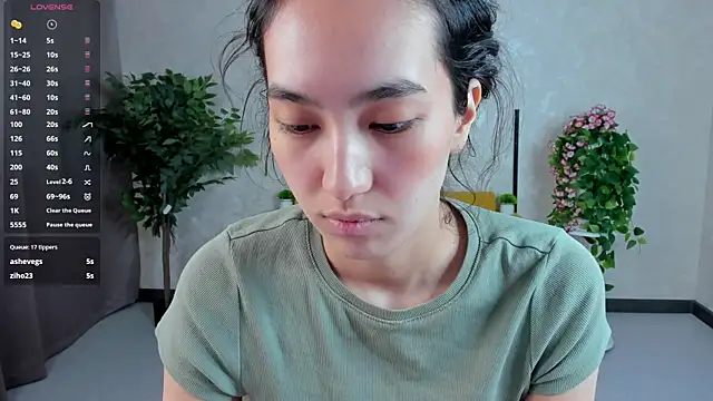 FlirtyAura's Live XXX Chat