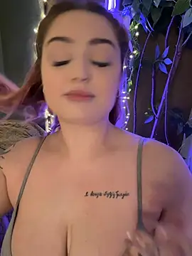 Chatroom XXX en direct de KellyMoors