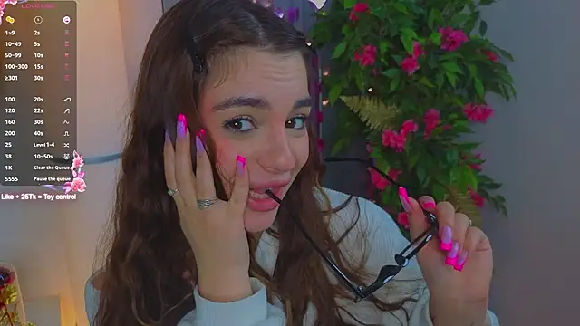 LauraHansil's Live XXX Chat