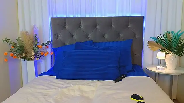 Ariana_Petite: онлайн-секс-чат