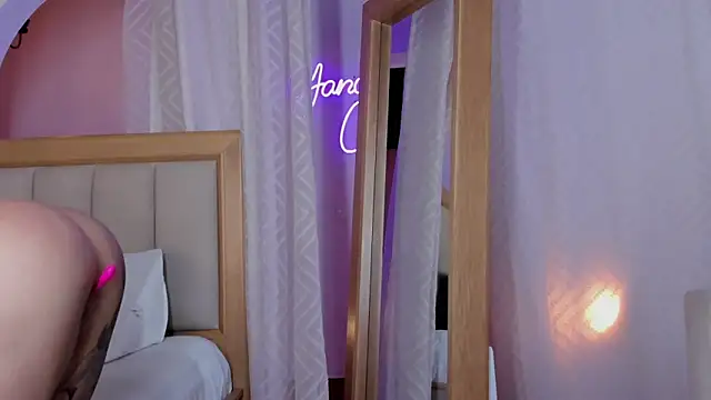 XXX chat uživo modela yandracelisofficial