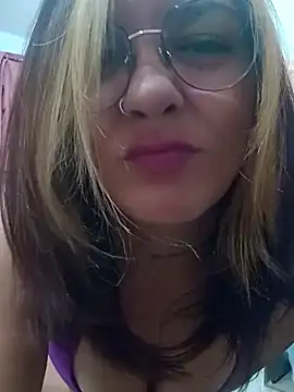 Show modela kuramaqueen na web-kameri