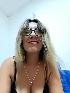 Silreinadorada 现场XXX聊天