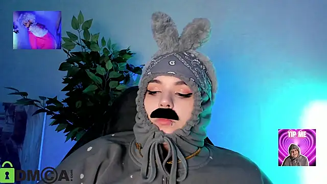 Mia_R0ss élő XXX-chatje