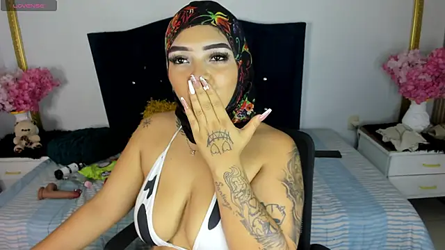 Chat +18 de Inaya_Khalifa ao vivo