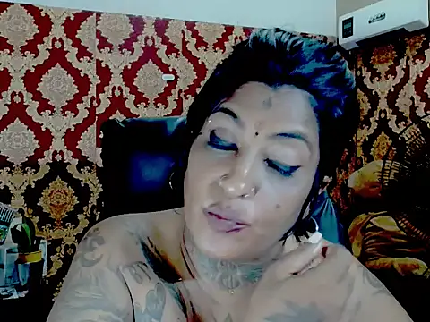 XXX chat uživo modela Indiancatz2