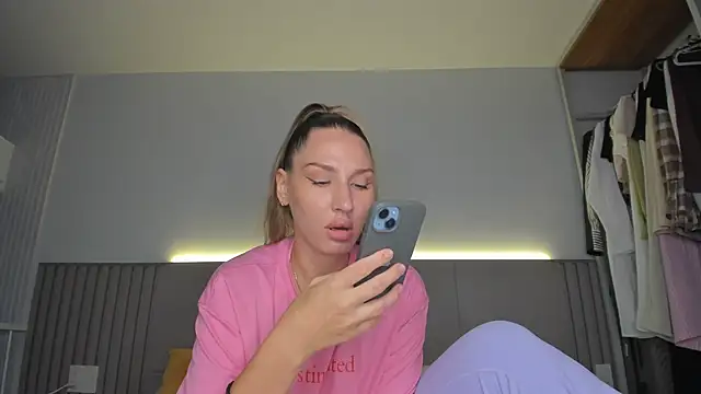 XXX chat uživo modela SofiClimbing