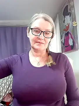 irinamaux Adlı Modelin Canlı XXX Sohbeti