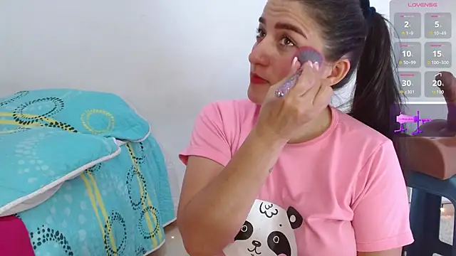 Онлайн чат XXX Emelyross_