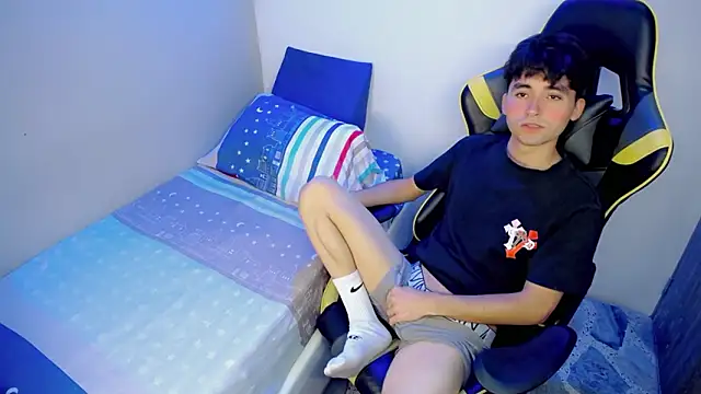 Show modela Luigii_ na web-kameri