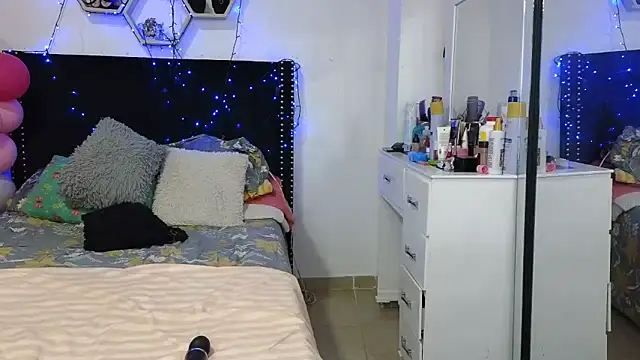 Chat XXX ao vivo de charlotte_077