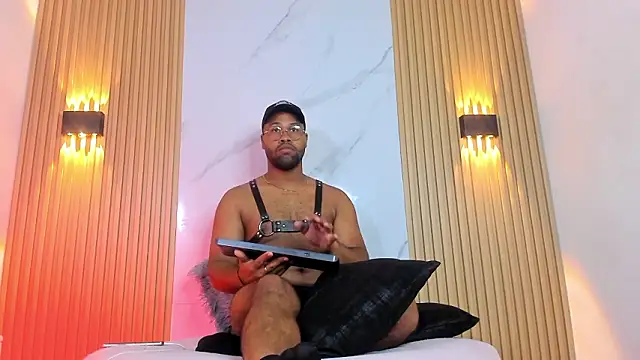 Show modela Jeus_Stanley na web-kameri