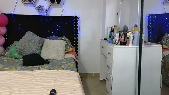 charlotte_077 live XXX chat