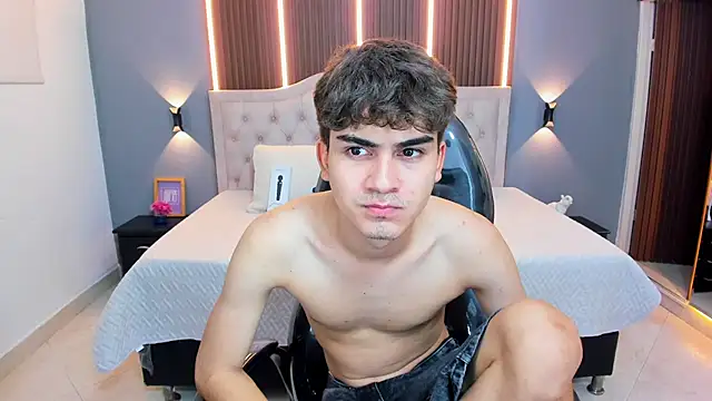 Chat XXX en directo de Tommy18__