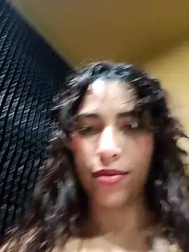 Chatroom XXX en direct de Vikyvoyeur