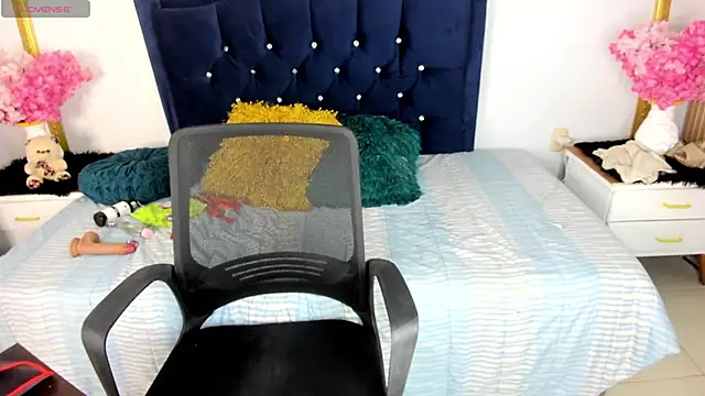 Chat +18 de Inaya_Khalifa ao vivo