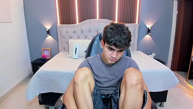 Tommy18__ élő XXX-chatje