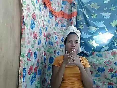 PinaySkinnyGirl élő XXX-chatje