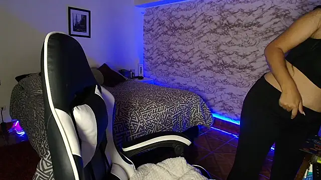 Camila_IRoose Chat XXX in diretta