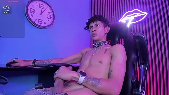 Maximoking26 Live XXX Chat