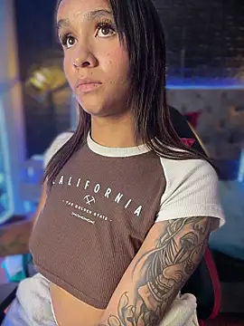 Isabella-Teen Adlı Modelin Canlı XXX Sohbeti