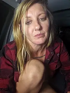 SheIsSomething élő XXX-chatje