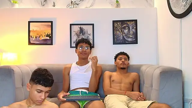 COUPLES_BOYS Adlı Modelin Canlı XXX Sohbeti