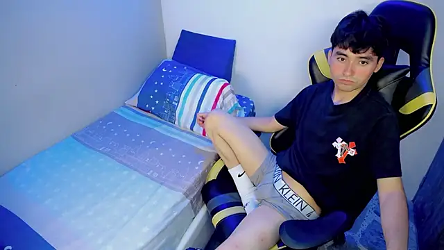 Luigii_ Adlı Modelin Canlı XXX Sohbeti