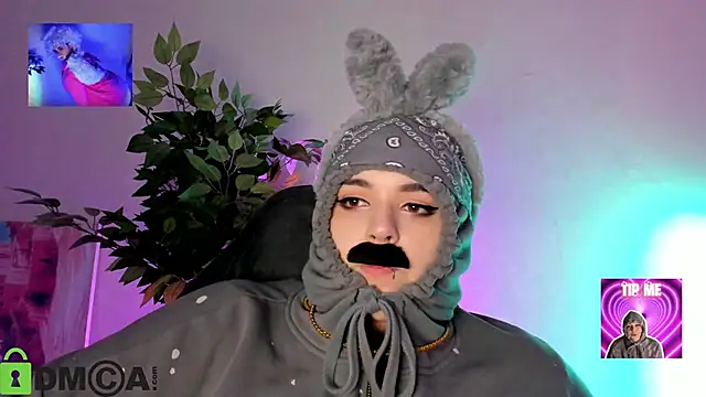 Mia_R0ss: απευθείας συνομιλία ΧΧΧ