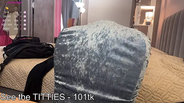 XXX chat uživo modela emily_is_here_