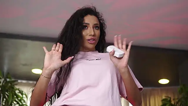 GinaValentinna 即時 XXX 聊天