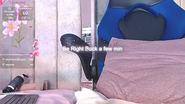 Hazumi_Tsu 即時 XXX 聊天