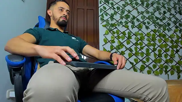 MAXIMUS_MASTER_ Adlı Modelin Web Kamerası Şovu