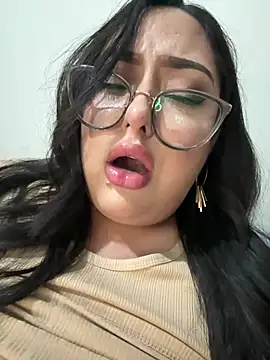 MileyGia live XXX chat