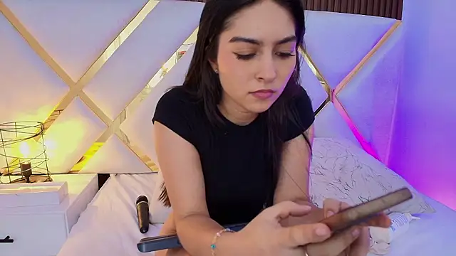 Emelie_Ch1: вебкам-шоу