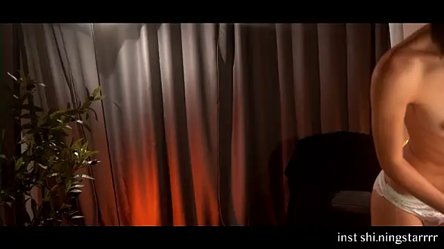 alittlestarrr's Live XXX Chat