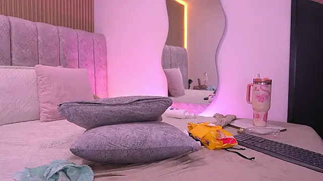 violeta_aroca's Live XXX Chat