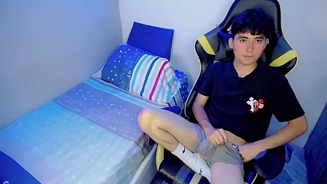 Luigii_ Adlı Modelin Canlı XXX Sohbeti