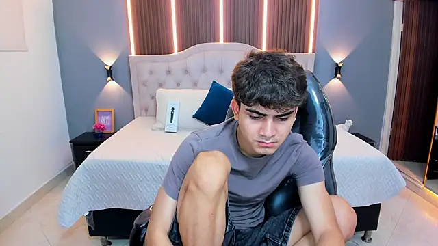 Tommy18__'s Live XXX Chat