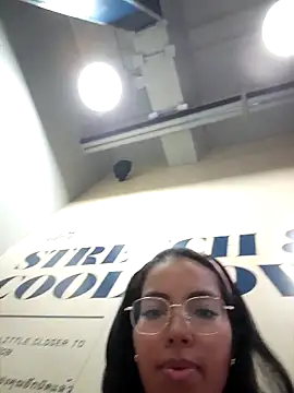 SheenaBrooke Adlı Modelin Canlı XXX Sohbeti