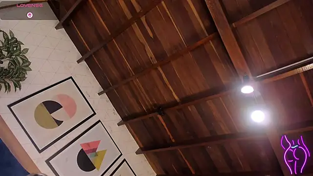 MiaKay1 Adlı Modelin Canlı XXX Sohbeti