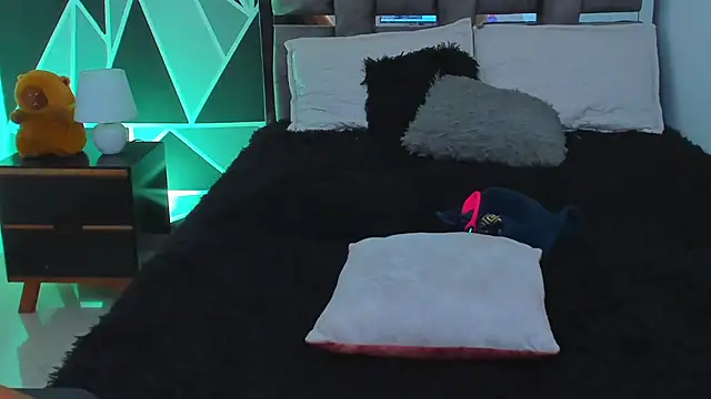 Juan_Nd_Steven: διαδικτυακό σόου στην κάμερα