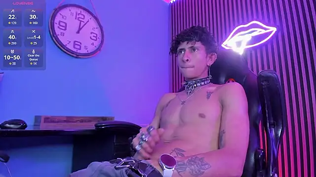 Maximoking26: διαδικτυακό σόου στην κάμερα