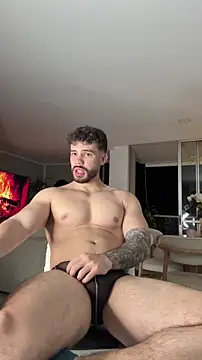 Valenthino_Salvatore: онлайн-секс-чат