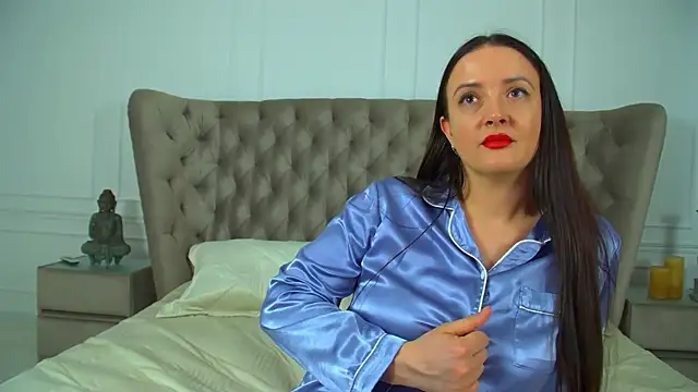 Chat +18 de ElinaBellucci ao vivo