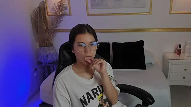 Chat +18 de scarlett_rosse_x ao vivo