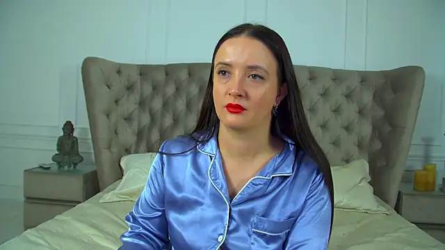 ElinaBellucci's Live XXX Chat