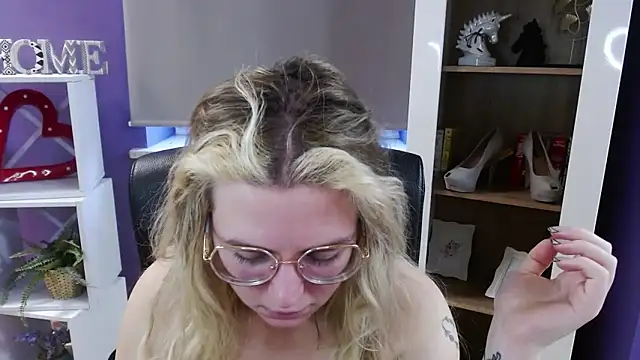 Zoey_Erotic – Naživo XXX chat