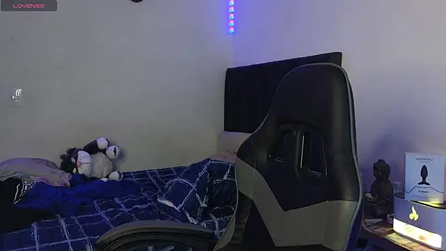 Ades_Lowe: απευθείας συνομιλία ΧΧΧ