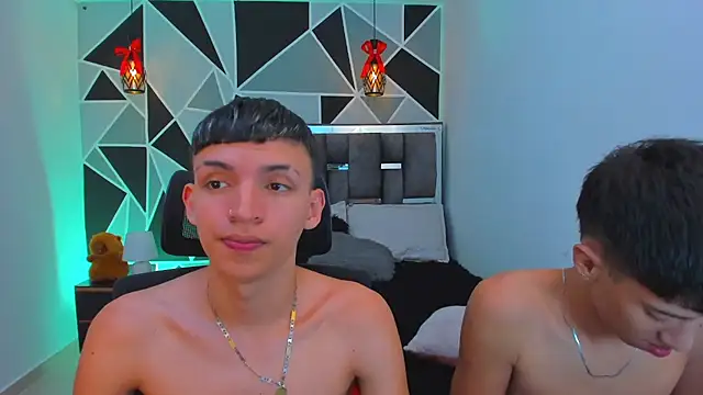 Juan_Nd_Steven's Live XXX Chat
